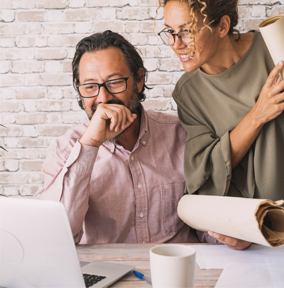 Hombre haciendo una llamada
